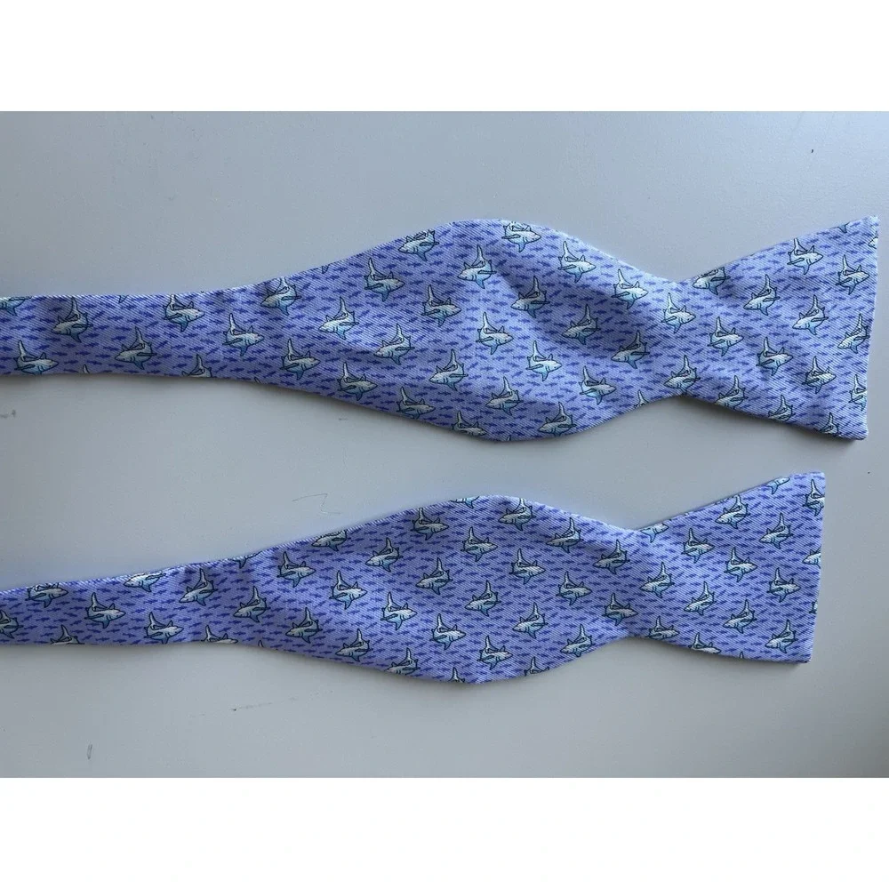 Vineyard Vines Bow Tie Silk‎ Adjustable - Blue Beach Shark USA EUC